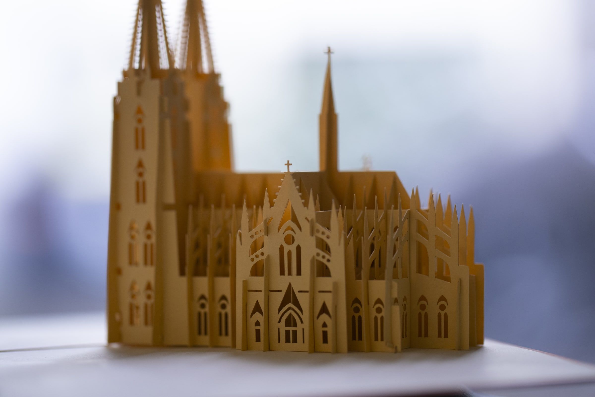 Der Kölner Dom als Lasercut aus Papier